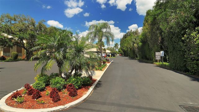 2446 CLUBHOUSE CIRCLE 201, Sarasota, FL 34232