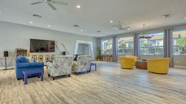 2446 CLUBHOUSE CIRCLE 201, Sarasota, FL 34232
