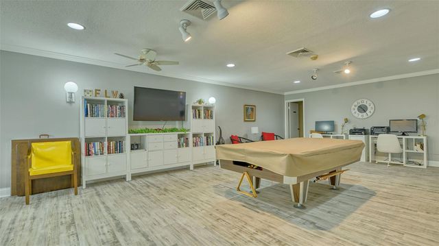 2446 CLUBHOUSE CIRCLE 201, Sarasota, FL 34232