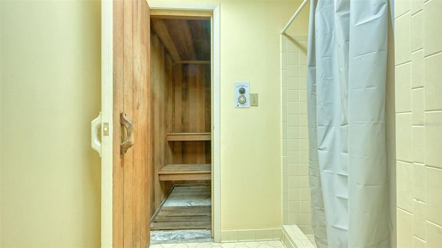 2446 CLUBHOUSE CIRCLE 201, Sarasota, FL 34232