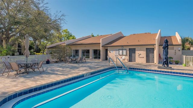 2446 CLUBHOUSE CIRCLE 201, Sarasota, FL 34232