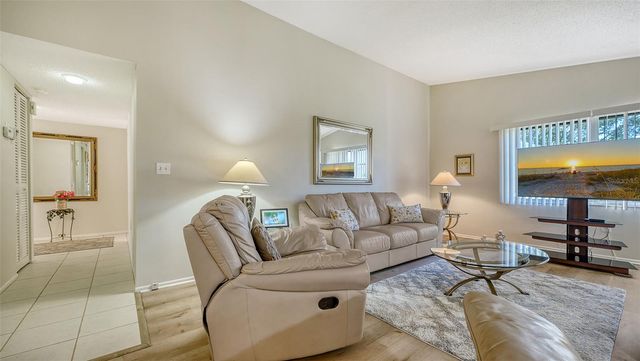 2446 CLUBHOUSE CIRCLE 201, Sarasota, FL 34232