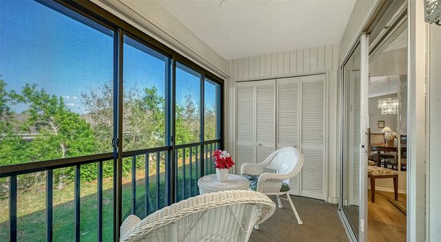 2446 CLUBHOUSE CIRCLE 201, Sarasota, FL 34232