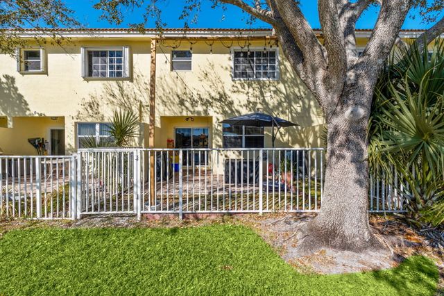 948 Imperial Lake Road, West Palm Beach, FL 33413