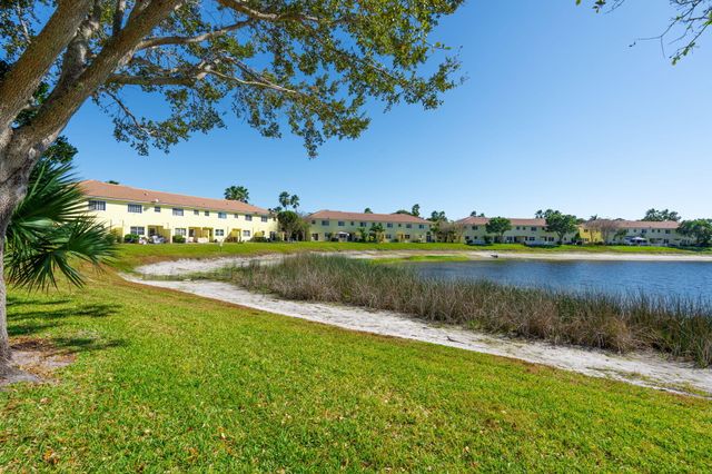 948 Imperial Lake Road, West Palm Beach, FL 33413