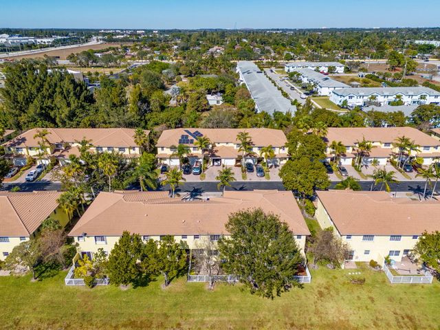 948 Imperial Lake Road, West Palm Beach, FL 33413