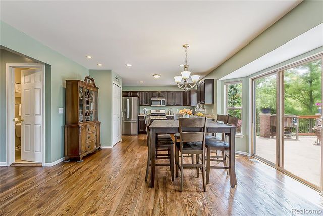 58721 Carriage Lane, South Lyon, MI 48178