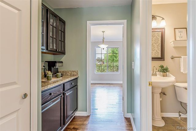 58721 Carriage Lane, South Lyon, MI 48178