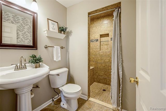 58721 Carriage Lane, South Lyon, MI 48178