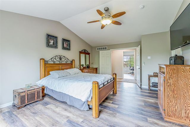 58721 Carriage Lane, South Lyon, MI 48178