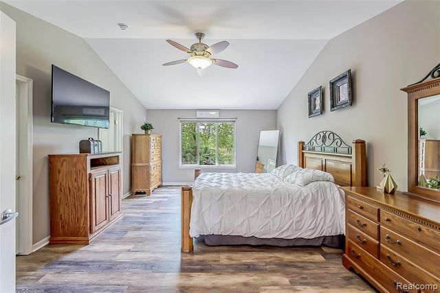 58721 Carriage Lane, South Lyon, MI 48178