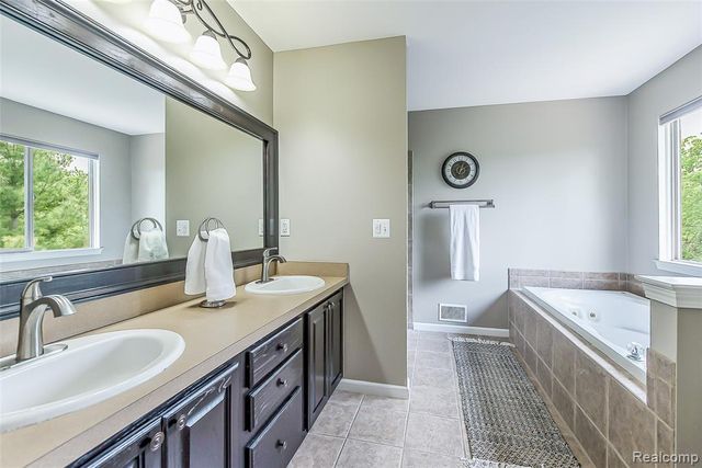 58721 Carriage Lane, South Lyon, MI 48178