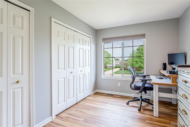 58721 Carriage Lane, South Lyon, MI 48178