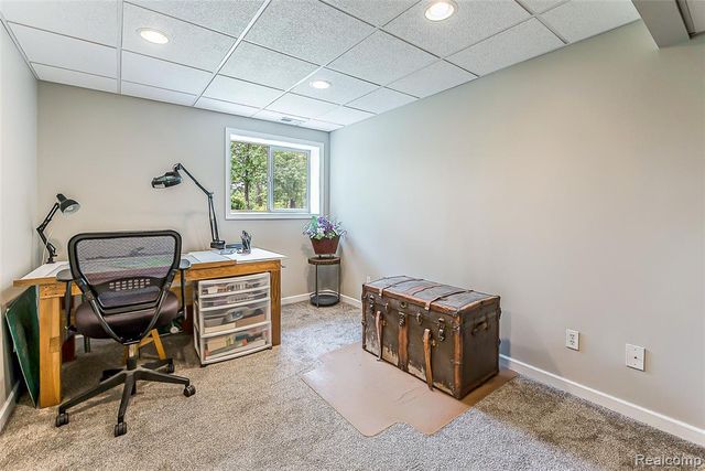58721 Carriage Lane, South Lyon, MI 48178