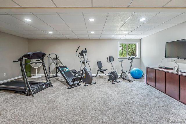 58721 Carriage Lane, South Lyon, MI 48178