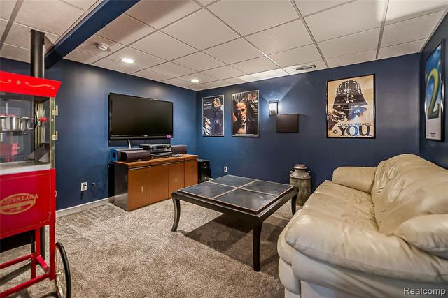 58721 Carriage Lane, South Lyon, MI 48178