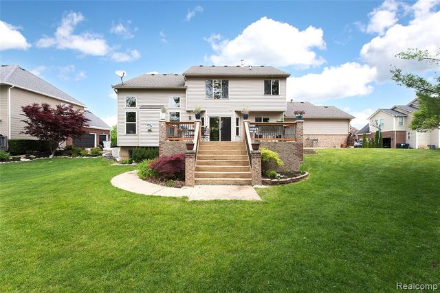58721 Carriage Lane, South Lyon, MI 48178