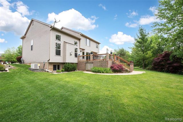 58721 Carriage Lane, South Lyon, MI 48178