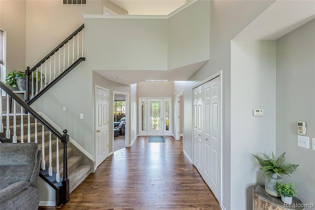 58721 Carriage Lane, South Lyon, MI 48178