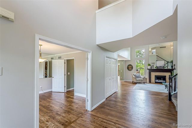 58721 Carriage Lane, South Lyon, MI 48178