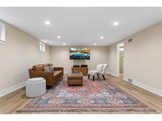 6 Glenview Dr, Littleton, CO 80123