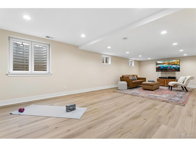 6 Glenview Dr, Littleton, CO 80123