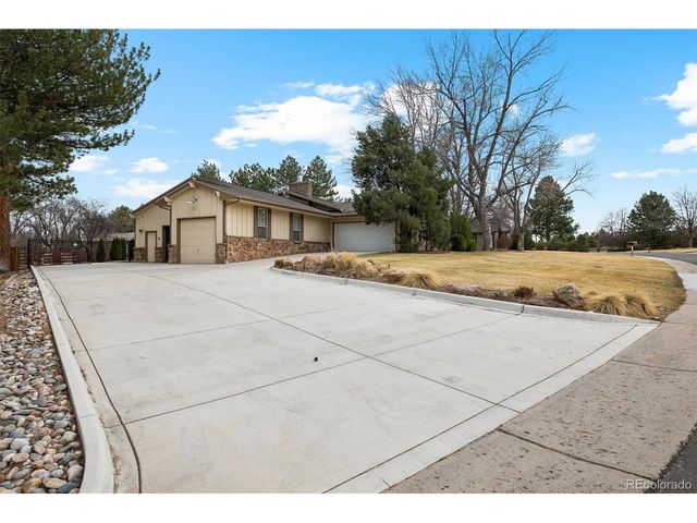 6 Glenview Dr, Littleton, CO 80123