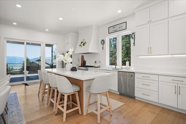 5825 N Del Rey Dr, Otis Orchards, WA 99027