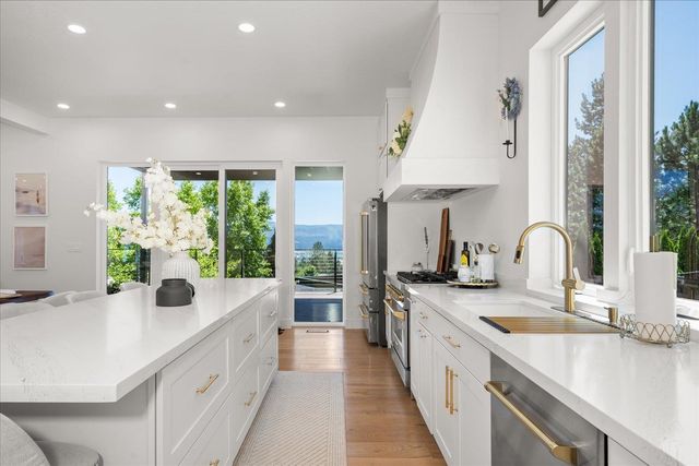 5825 N Del Rey Dr, Otis Orchards, WA 99027