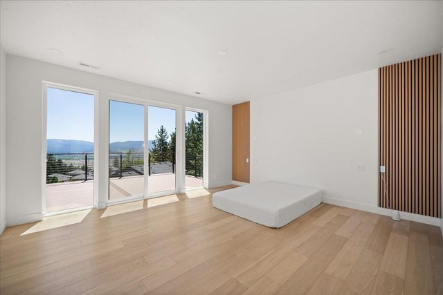 5825 N Del Rey Dr, Otis Orchards, WA 99027