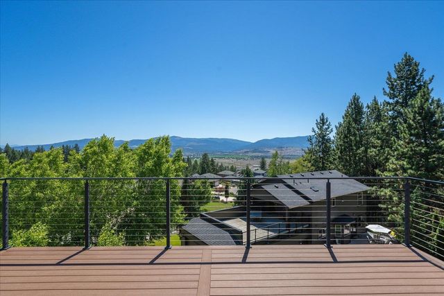 5825 N Del Rey Dr, Otis Orchards, WA 99027