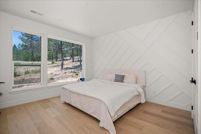 5825 N Del Rey Dr, Otis Orchards, WA 99027