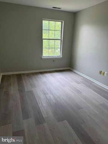 212 MILL RUN WEST, Hightstown, NJ 08520