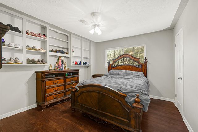 5007 Inverness Drive, Baytown, TX 77521