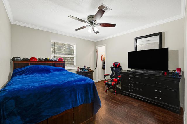 5007 Inverness Drive, Baytown, TX 77521