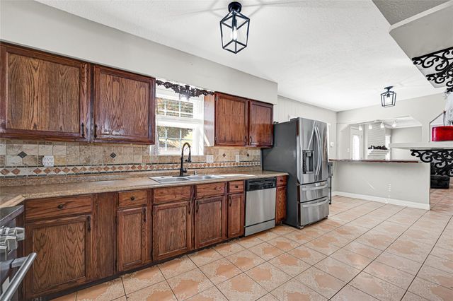 5007 Inverness Drive, Baytown, TX 77521