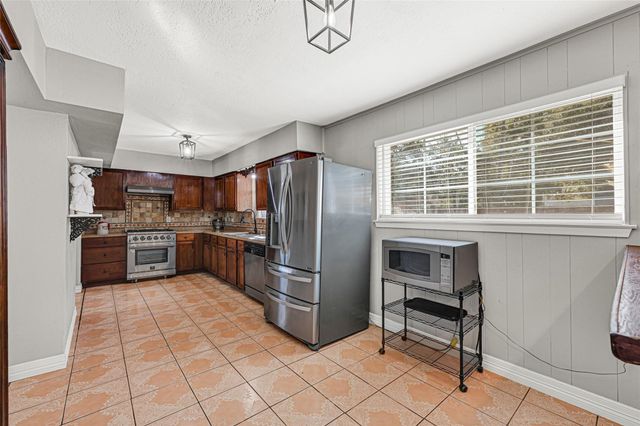 5007 Inverness Drive, Baytown, TX 77521