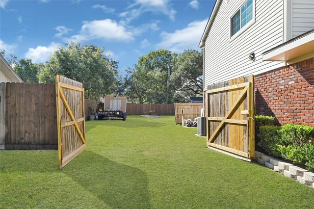 5007 Inverness Drive, Baytown, TX 77521