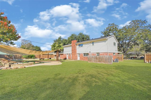 5007 Inverness Drive, Baytown, TX 77521