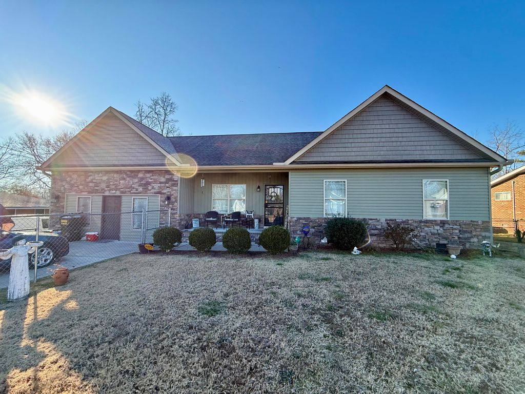 1136 W State Line Road, Rossville, GA 30741