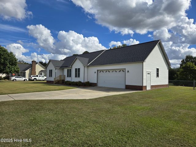 939 Teakwood Drive, Greenville, NC 27834