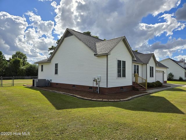 939 Teakwood Drive, Greenville, NC 27834