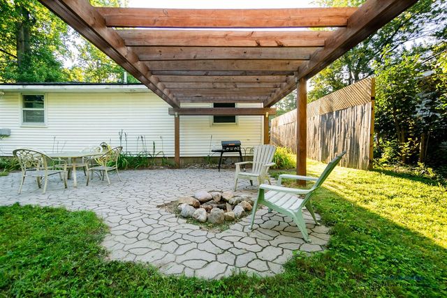 664 Midway Avenue, Holland, MI 49423