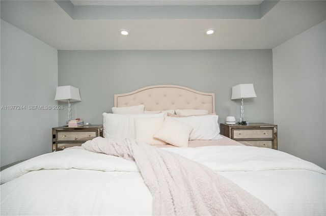 340 NE 194th Ln, Miami, FL 33179