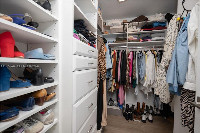 340 NE 194th Ln, Miami, FL 33179