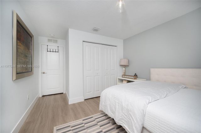 340 NE 194th Ln, Miami, FL 33179