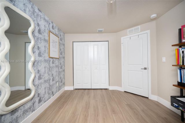 340 NE 194th Ln, Miami, FL 33179