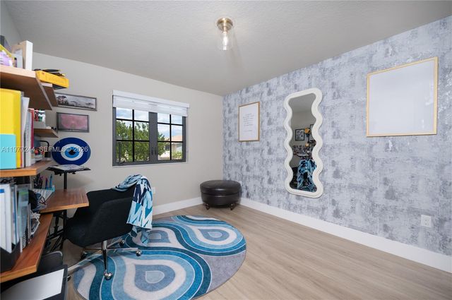 340 NE 194th Ln, Miami, FL 33179