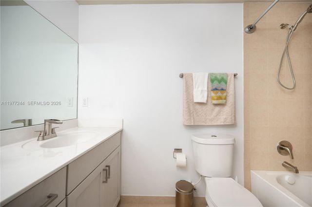 340 NE 194th Ln, Miami, FL 33179