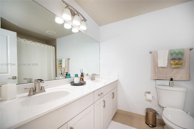 340 NE 194th Ln, Miami, FL 33179